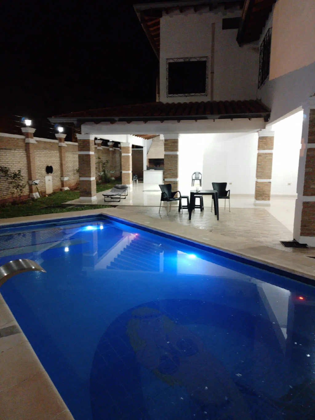 ESPECTACULAR MANSION NUEVA DE 550 M2 CONSTRUIDOS