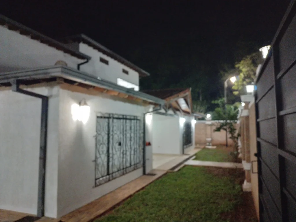 ESPECTACULAR MANSION NUEVA DE 550 M2 CONSTRUIDOS