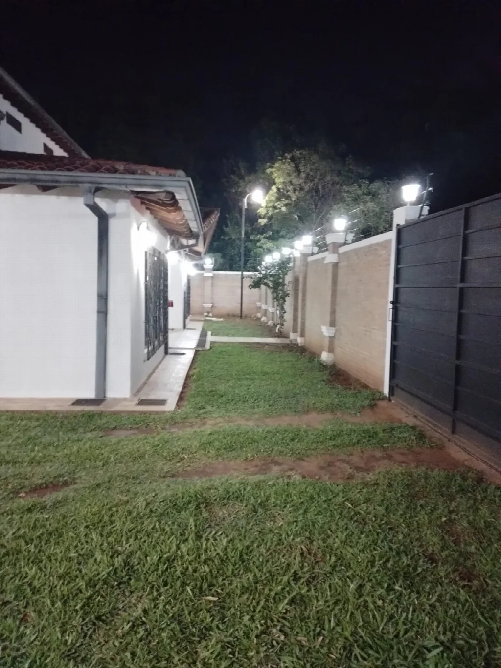 ESPECTACULAR MANSION NUEVA DE 550 M2 CONSTRUIDOS